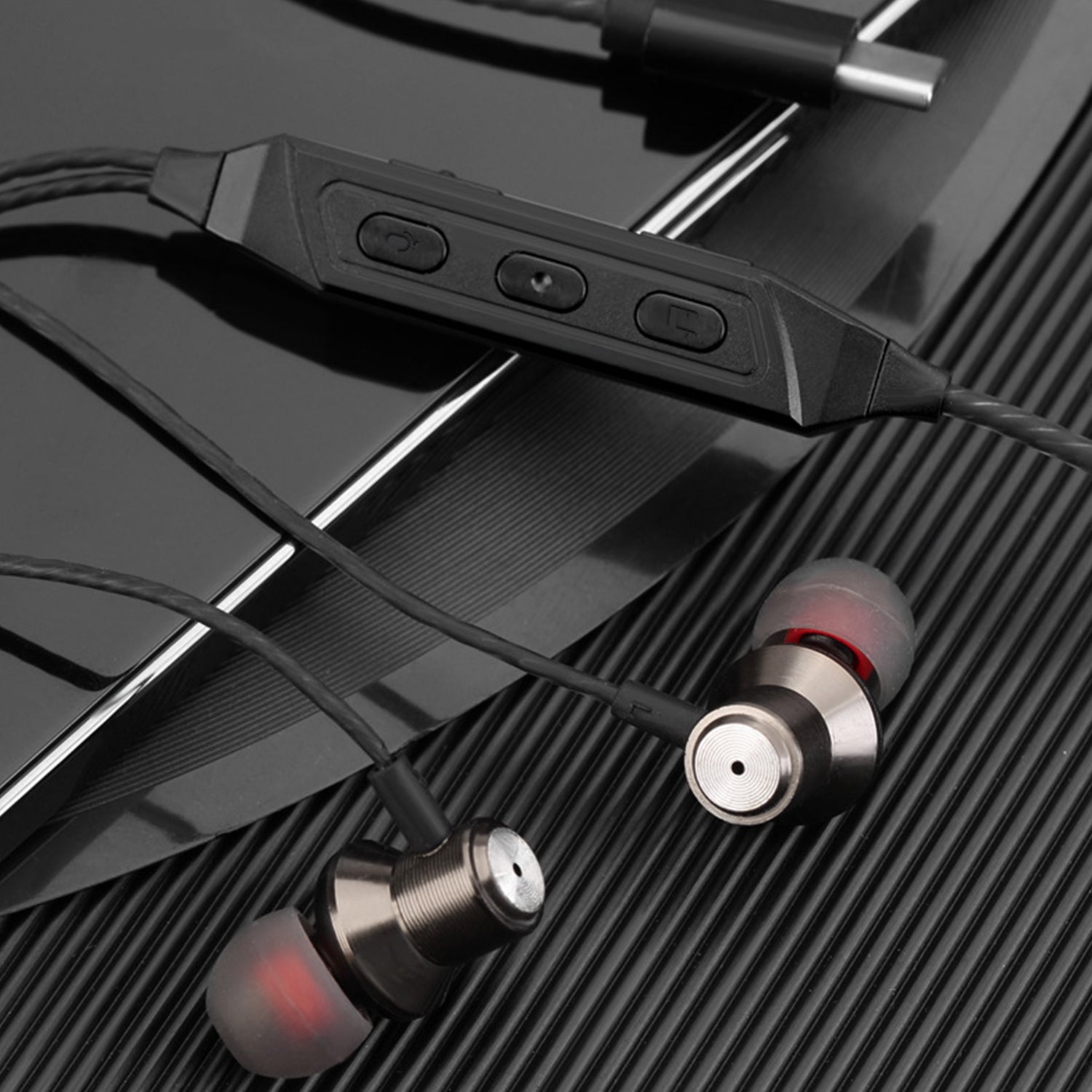 Type-C Metal in Ear Fiat Mouthed Bass Earphones With Microphone-Black